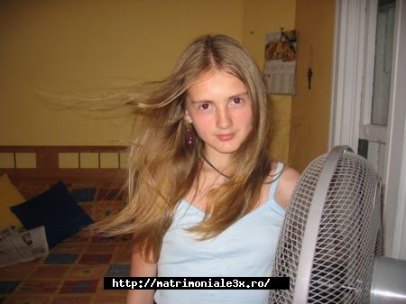 Poza lui o_fata